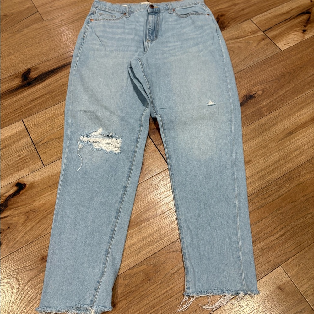 Universal Thread Blue Boyfriend Jeans with Distressed Hem